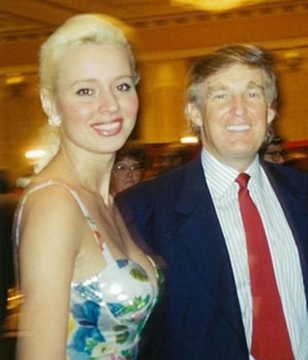 Eski model Beatrice Keul (solda) ve Donald Trump (sağda)