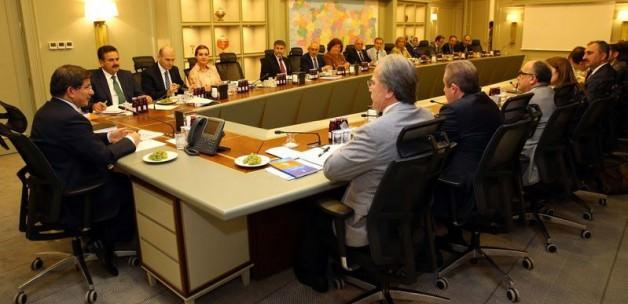 AK Parti MYK'da 1 saatlik kritik görüşme