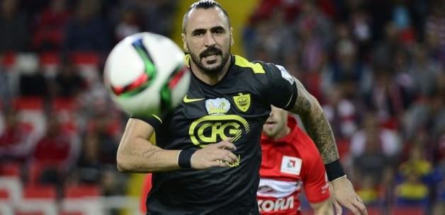 Almeida'lı Anzhi, Spartak'ı deplasmanda devirdi
