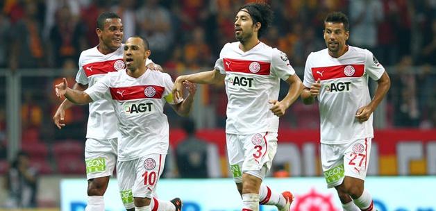 Antalyaspor sözleşmesini fesh etti!