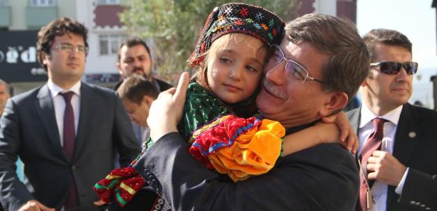 Davutoğlu'na Ardahan'da büyük sevgi