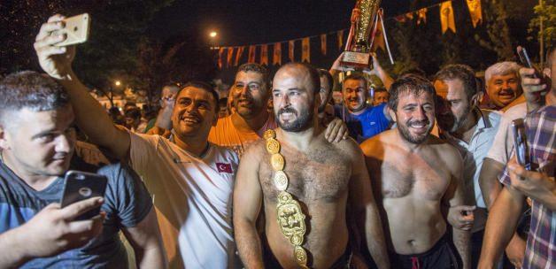 Başpehlivan Orhan Okulu, "hamam" geleneğini bozmadı