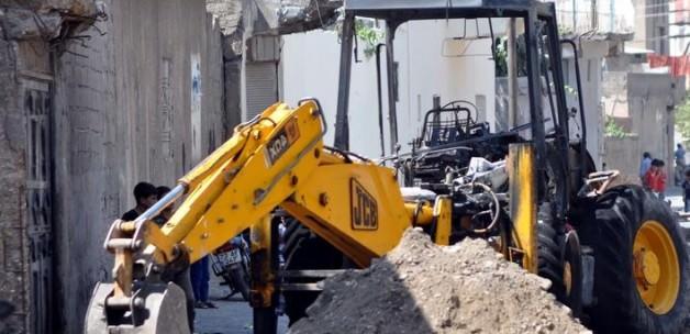 HDP'li belediyenin iş makinelerine el kondu