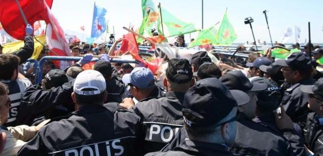 İzmir’de 11’i polis 13 yaralı