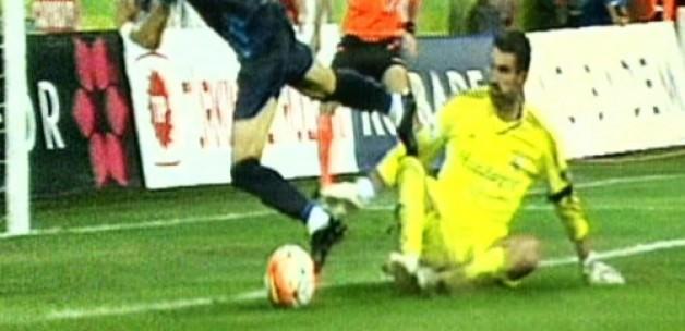 Rize'de taraftarı çıldırtan pozisyon! Volkan...
