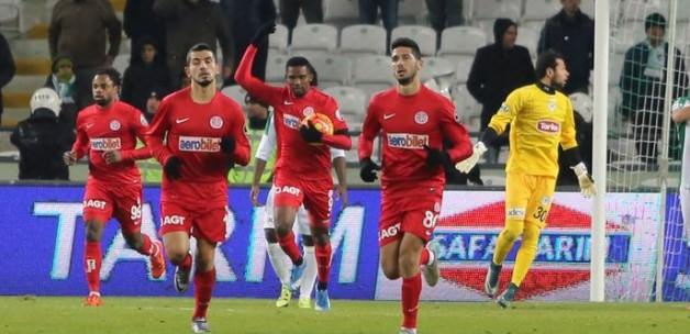 Samuel Eto'o durdurulamıyor