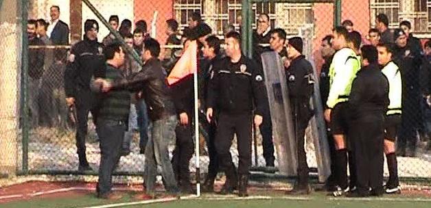 Urfa'da olaylı maç! Taraftarlar oyunculara saldırdı