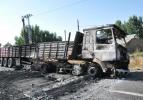 Ağrı'da teröristler 3 tır ile 1 kamyonu yaktı