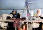 Çadır kentte Suriyeli çocuklar için kışlık elbise üretimi