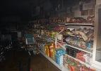 İzinsiz gösteride soydukları marketi yaktılar