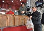 Sinop Belediyesi vatandaşlara kandil simiti dağıttı