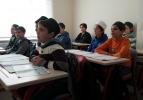 Suriyeli öksüz ve yetimlerin eğitimi için "köprü" oluyorlar