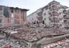 Yerköy'deki hasarlı binanın çökmesi