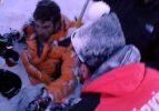 Çığ altında kalan iki kayakçı kurtarıldı