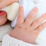 Bebek emzik ve biberonları tehlike saçıyor