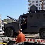 Diyarbakır'da zırhlı polis aracı devrildi: 3 yaralı