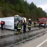 Isparta'da yolcu otobüsü devrildi: 31 yaralı