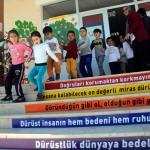 Anaokulu &ouml;ğrencileri "d&uuml;r&uuml;stl&uuml;k" i&ccedil;in koştu