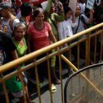 Filipinler'de kıtlık protestosu: 2 ölü