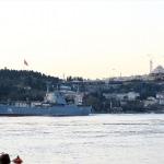 Rus savaş gemisi İstanbul Boğazı'nda geçti