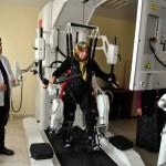 Yürüyemeyen hastalara "robotik yürüme cihazı" ile tedavi
