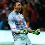 Muslera Galatasaray tarihine ge&ccedil;ti!