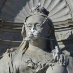15 heykele gaz maskesi takıldı