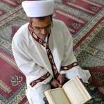 "Şehit torunu, şehitler için 17 yıldır Kur'an okuyor"