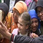 Endonezyalı hayranlarından Elif'e sürpriz ziyaret
