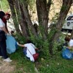 Tunceli Üniversitesi Ekoloji ve Tarım Kulübü üyelerinin çevre temizliği