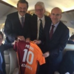 Galatasaray’dan eski Başbakana sürpriz hediye