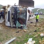 Erzurum'da yolcu otobüsü devrildi: 27 yaralı