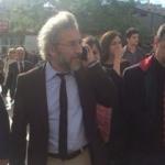 Can D&uuml;ndar'a saldırı girişimi! Ateş a&ccedil;tılar!