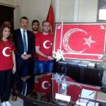 &Uuml;niversite &ouml;ğrencilerinden g&uuml;venlik g&uuml;&ccedil;lerine hediye