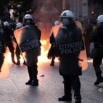 Yunanistan'da polis ve göstericiler çatıştı