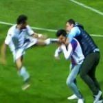 U&ccedil;an tekme yiyen g&uuml;venlik&ccedil;i: &Ccedil;ocuğuma kepaze oldum