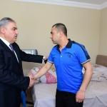 Vali Okur, Gazi Topasan'ı ziyaret etti