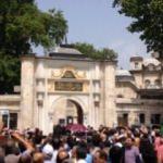 Başbakan Davutoğlu megafonla helallik istedi