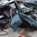 Karabük'te otomobil aydınlatma direğine çarptı: 2 yaralı