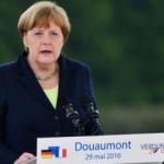 Ermeni tasarısına 1 gün kala Merkel'den flaş karar