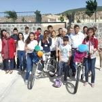 Yavuzeli'de başarılı öğrencilere bisiklet verildi