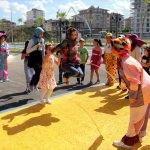 Sığınmacı çocuklara karne günü etkinliği