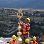 Caminin alemi t&ouml;renle takıldı