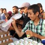 Mersin'de sığınmacılara iftariyelik dağıtıldı