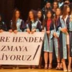 Ege &Uuml;niversitesi mezuniyetinde 'hendek' pankartı
