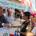 Edirne Belediyesi vatandaşlara kandil simidi dağıttı