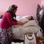 Anne sevgisi k&uuml;&ccedil;&uuml;k kızı hayata bağladı