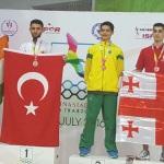 Hendekli sporcu Ömer Faruk, karete şampiyonu oldu