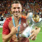 Podolski, son paylaşımıyla F.Bah&ccedil;elileri &ccedil;ıldırttı