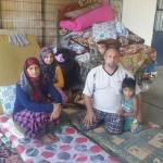 Sokakta kalan Suriyeli aileye kaymakamlık sahip çıktı